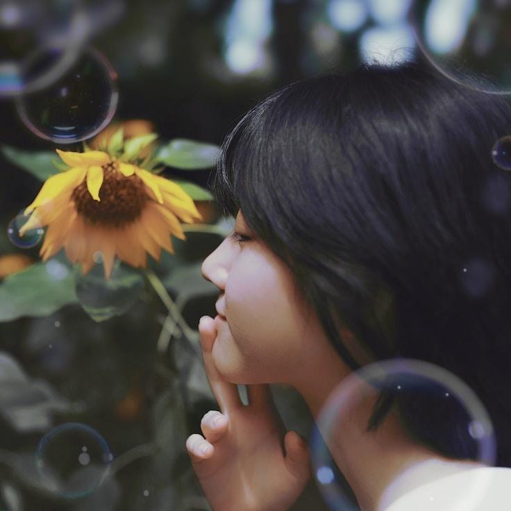 Alex Chen, Lead Design Curator at Kernel Node Park, reviewing corporate floral arrangements